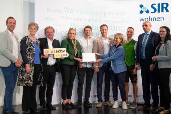 Salzburger Wohnbausymposium: klimaaktiv Gold für Volksschule Anif