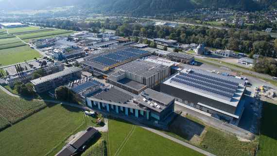 Luftaufnahme der Adler-Werk Lackfabrik in Schwaz (Tirol)