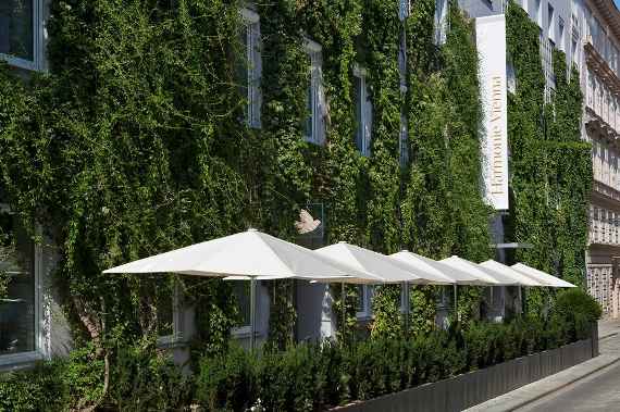 Das Hotel Harmonie in Wien, mit begrünter Fassade