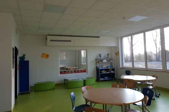 Klassenzimmer mit dezentraler Komfortlüftungsanlage