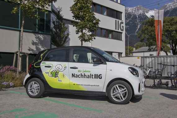 Zu sehen ist ein IIG E-Smart: ein Elektrofahrzeug des Unternehmens IIG.