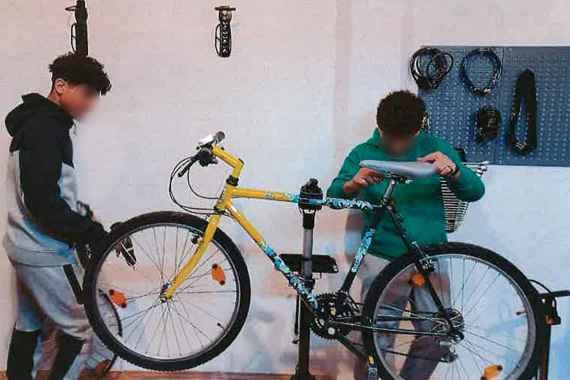 Fahrrad, Jugendliche, Reparatur