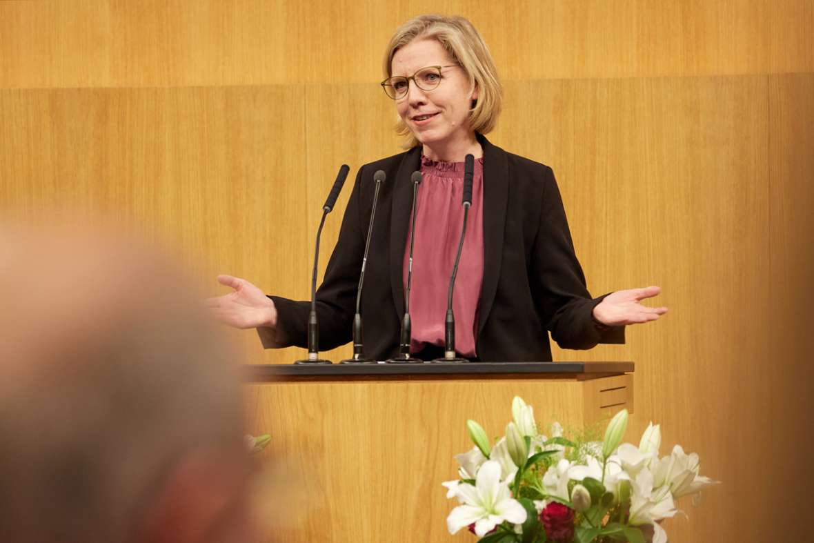 Bundesministerin Leonore Gewessler: klimaaktiv Auszeichnung für das österreichische Parlamentsgebäude