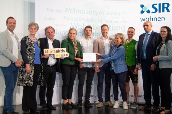 Salzburger Wohnbausymposium: klimaaktiv Gold für Volksschule Anif
