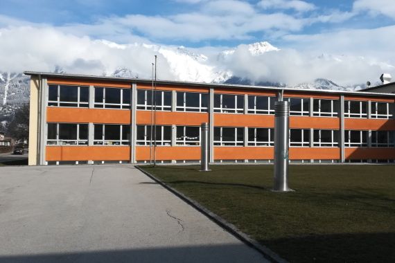 Ansicht des Westtrakts der Sigmair-Schule nach der Sanierung