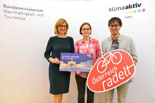 Nachhaltigkeitsministerin Maria Patek ehrte die Bundessiegerinnen und -sieger der Initiative "Österreich radelt" in Wien.