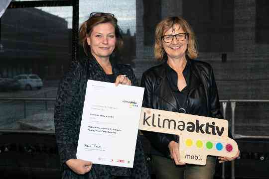 Im Bild v.l.n.r.: Monika Mörth (Umweltbundesamt), Ministerin Maria Patek (BMNT)