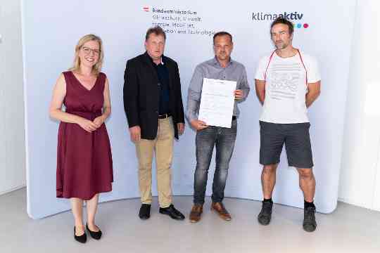 Im Bild: Klimaschutzministerin Leonore Gewessler, Vizebürgermeister Friedrich Partl, Markus Rössler (HT Planung GmbH), Markus Kozak (Pilz & Partner ZT).