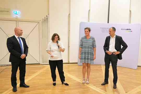 Im Bild von links nach rechts: Dr. Christoph Rosenberger, Barbara Alexander-Bittner, Gundula Weber, Sektionschef Jürgen Schneider