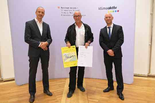 Im Bild von links nach rechts: Sektionschef Jürgen Schneider, Norbert Giefing, Dr. Christoph Rosenberger