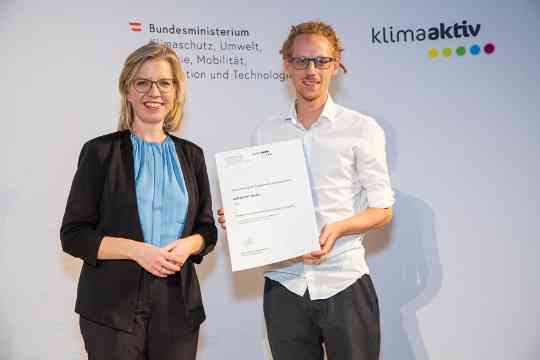 Im Bild: Klimaschutzministerin Leonore Gewessler und Florian Kraus (GREENPASS GmbH), Wien