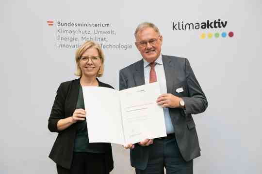 Auszeichnung von klimaaktiv Projektpartnern und Vorzeigebetrieben durch Klimaschutzministerin Leonore Gewessler (BMK)