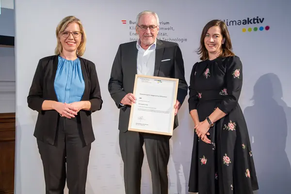Im Bild: Klimaschutzministerin Leonore Gewessler, Pius Strobl und Anita Malli (ORF)