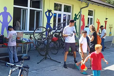 Im Jugendzentrum Bagger/Verein Mitmensch wurde eine offenen Radwerkstatt eingerichtet 