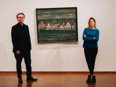 Hans-Peter Wipplinger, Leopold Museum and Claudia Michl, CCCA vor einem Gemälde