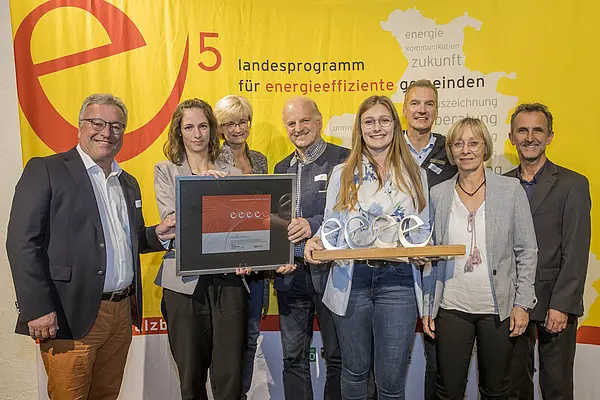 im Bild: Gemeinde Henndorf: Heinrich Schellhorn, Stefanie Gascho, Birgit Winkler, Bgm. Rupert Eder, Christina Wuppinger, Harald Lixl, Martina Ahammer, Helmut Strasser