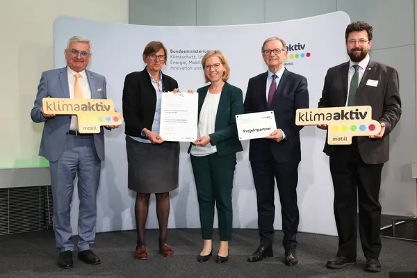 Auszeichnung klimaaktiv mobil Projektpartner:innen im Rahmen der THEPEP Konferenz