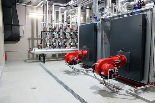 Dampfkessel in einem Produktionsbetrieb