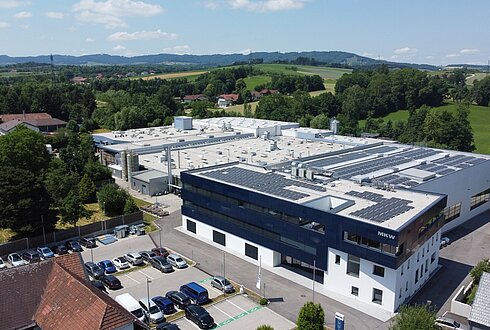 Vogelperspektive auf das Bürogebäude der MKW Kunststofftechnik GmbH