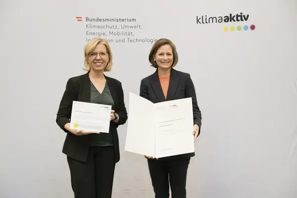 Auszeichnung von klimaaktiv Projektpartnern und Vorzeigebetrieben durch Klimaschutzministerin Leonore Gewessler (BMK)