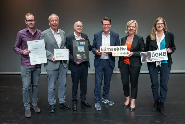 Darauf bauen wir: Sanierung und klimafitte Gebäude für die Zukunft! Auszeichnungsveranstaltung von klimaaktiv, ÖGNB und AGPB Gebäuden