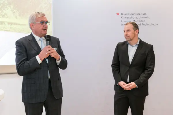 Im Bild: Alfred Riedl (Präsident Gemeindebund) und Stephan Auer-Stüger (Städtebund)