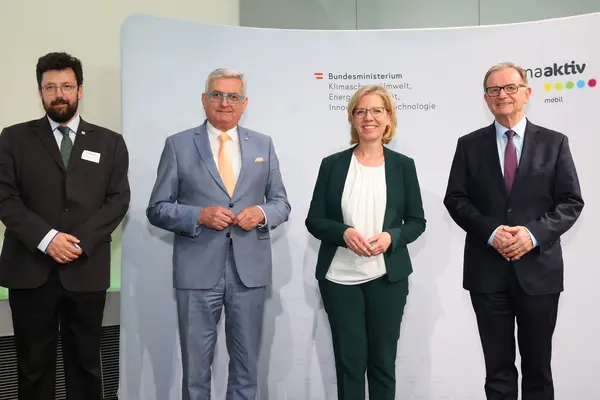 Auszeichnung klimaaktiv mobil Projektpartner:innen im Rahmen der THEPEP Konferenz