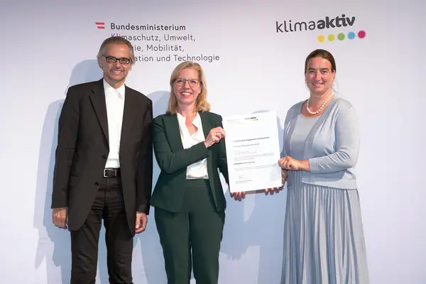 .Im Bild: Klimaschutzministerin Leonore Gewessler, Bürgermeisterin Silvia Häusl-Benz, Gerhard Kopeinig (ARCH+MORE ZT)