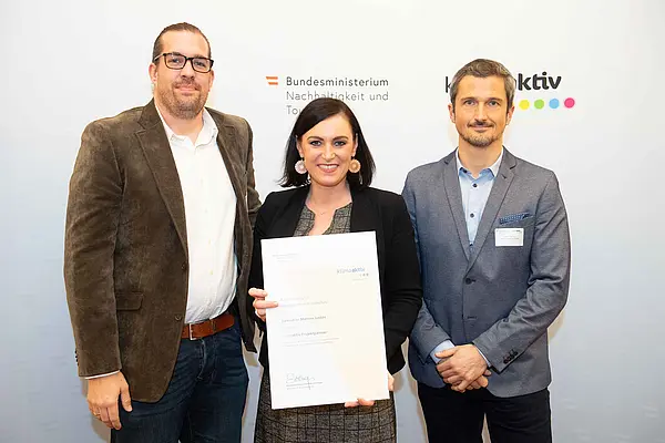 Ausgezeichneter Betrieb und bestehender Projektpartner: Salesianer Miettex GmbH v.l.n.r. Lukas Schadenhofer (Energieteam), Bundesministerin Elisabeth Köstinger, Thomas Gittler (Geschäftsführer)