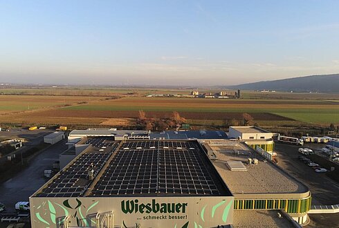 Laufansicht auf die PV-Anlage der Wiesbauer Gourmet Gastro GmbH