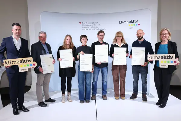 v.l.n.r.: Michael Nendwich, Josef Alkin, Eva Braxenthaler, Alma Corina Blum, Karl Asriel, Karin Ausserer, David Blauensteiner, Leonore Gewessler