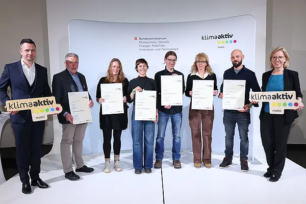 v.l.n.r.: Michael Nendwich, Josef Alkin, Eva Braxenthaler, Alma Corina Blum, Karl Asriel, Karin Ausserer, David Blauensteiner, Leonore Gewessler