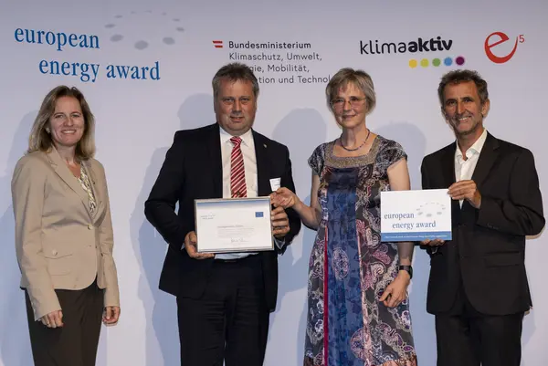 Bettina Bergauer (BMK), Helmut Strasser (e5 Österreich), Monika Panek (e5 Niederösterreich), Friedrich Pallinger (Bgm.)