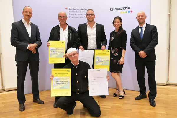 Im Bild von links nach rechts: Sektionschef Jürgen Schneider, Norbert Giefing, Lukas Giefing, Corinna Gabauer, Dr. Christoph Rosenberger, Rainer Schäffler