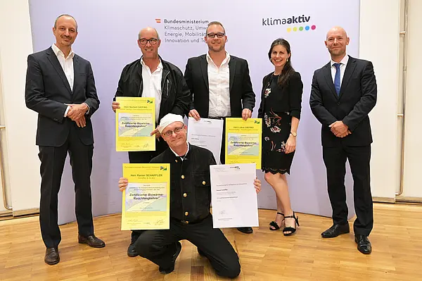 Im Bild von links nach rechts: Sektionschef Jürgen Schneider, Norbert Giefing, Lukas Giefing, Corinna Gabauer, Dr. Christoph Rosenberger, Rainer Schäffler