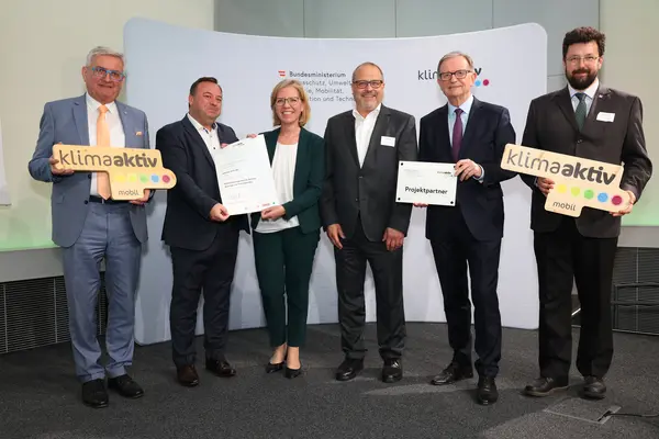 Auszeichnung klimaaktiv mobil Projektpartner:innen im Rahmen der THEPEP Konferenz