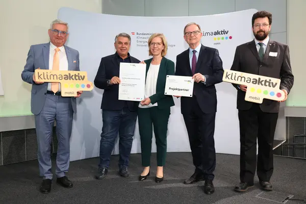 Auszeichnung klimaaktiv mobil Projektpartner:innen im Rahmen der THEPEP Konferenz