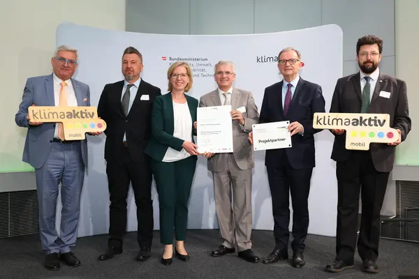 Auszeichnung klimaaktiv mobil Projektpartner:innen im Rahmen der THEPEP Konferenz