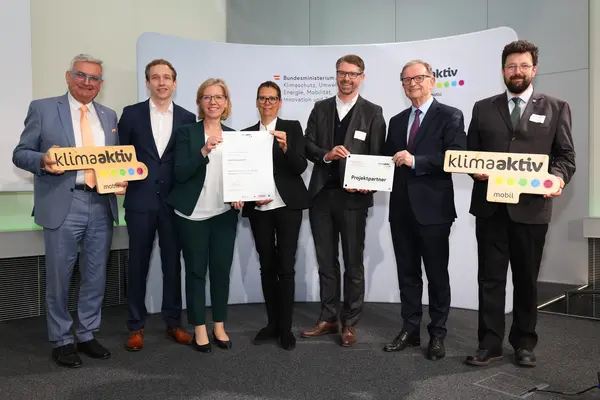 Auszeichnung klimaaktiv mobil Projektpartner:innen im Rahmen der THEPEP Konferenz