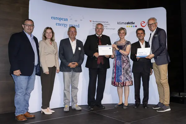 Bettina Bergauer (BMK), Helmut Strasser (e5 Österreich), Monika Panek (e5 Niederösterreich), Franz Dam (Bgm.), Thomas Stiedl, Franz Nefischer, Leopold Weinlinger (Vzbgm.)