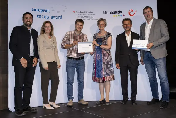 Bettina Bergauer (BMK), Helmut Strasser (e5 Österreich), Monika Panek (e5 Niederösterreich), Martin Schlöglhofer (Bgm.), Johann Sturl, Michael Sturl