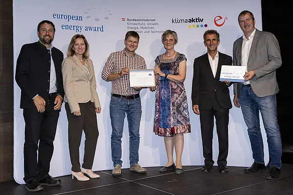 Bettina Bergauer (BMK), Helmut Strasser (e5 Österreich), Monika Panek (e5 Niederösterreich), Martin Schlöglhofer (Bgm.), Johann Sturl, Michael Sturl