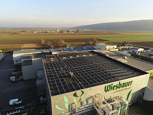 Luftansicht auf PV-Anlage der Wiesbauer Gourmet Gastro GmbH
