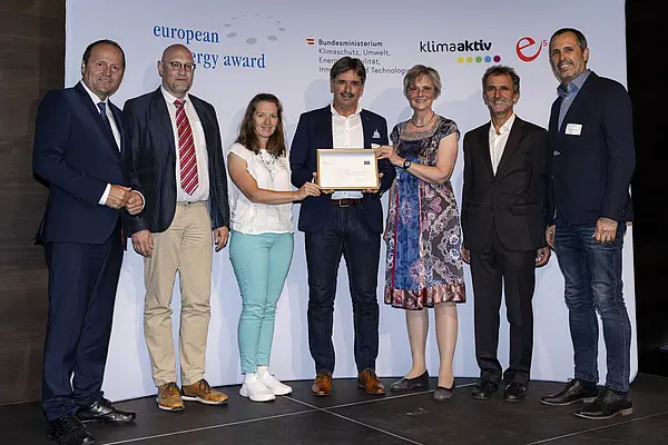 Bettina Bergauer (BMK), Helmut Strasser (e5 Österreich), Josef Geisler (LHStv.Tirol), Dietmar Ruggenthaler (Bgm.), Albin Mariacher, Angelika Berger