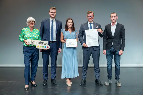 Darauf bauen wir: Sanierung und klimafitte Gebäude für die Zukunft! Auszeichnungsveranstaltung von klimaaktiv, ÖGNB und AGPB Gebäuden