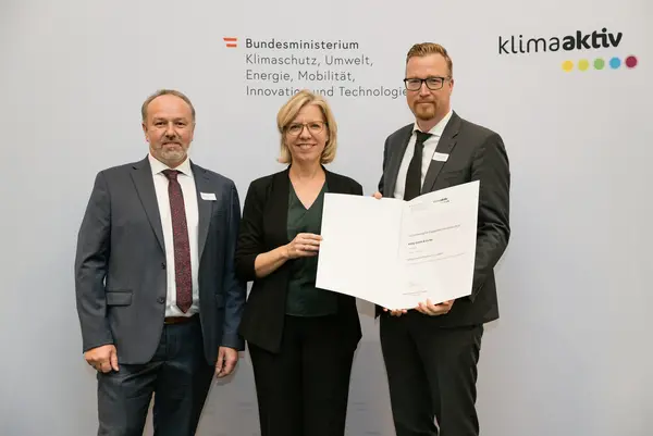 Auszeichnung von klimaaktiv Projektpartnern und Vorzeigebetrieben durch Klimaschutzministerin Leonore Gewessler (BMK)