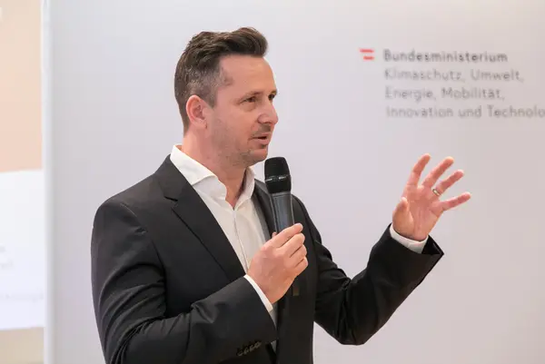 Im Bild: Michael Nendwich (Vorsitzender Sportartikelhandel, WKO)