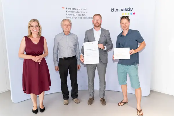 Im Bild: Klimaschutzministerin Leonore Gewessler, Wolfgang Köck und Oliver Wildpaner (Pentaplan), Gernot Katzenberger (WEGRAZ Haring Projektentwicklung)