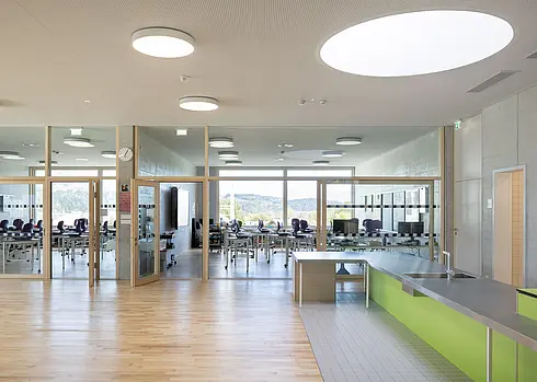 Volksschule und Dreifachturnhalle Kundl
