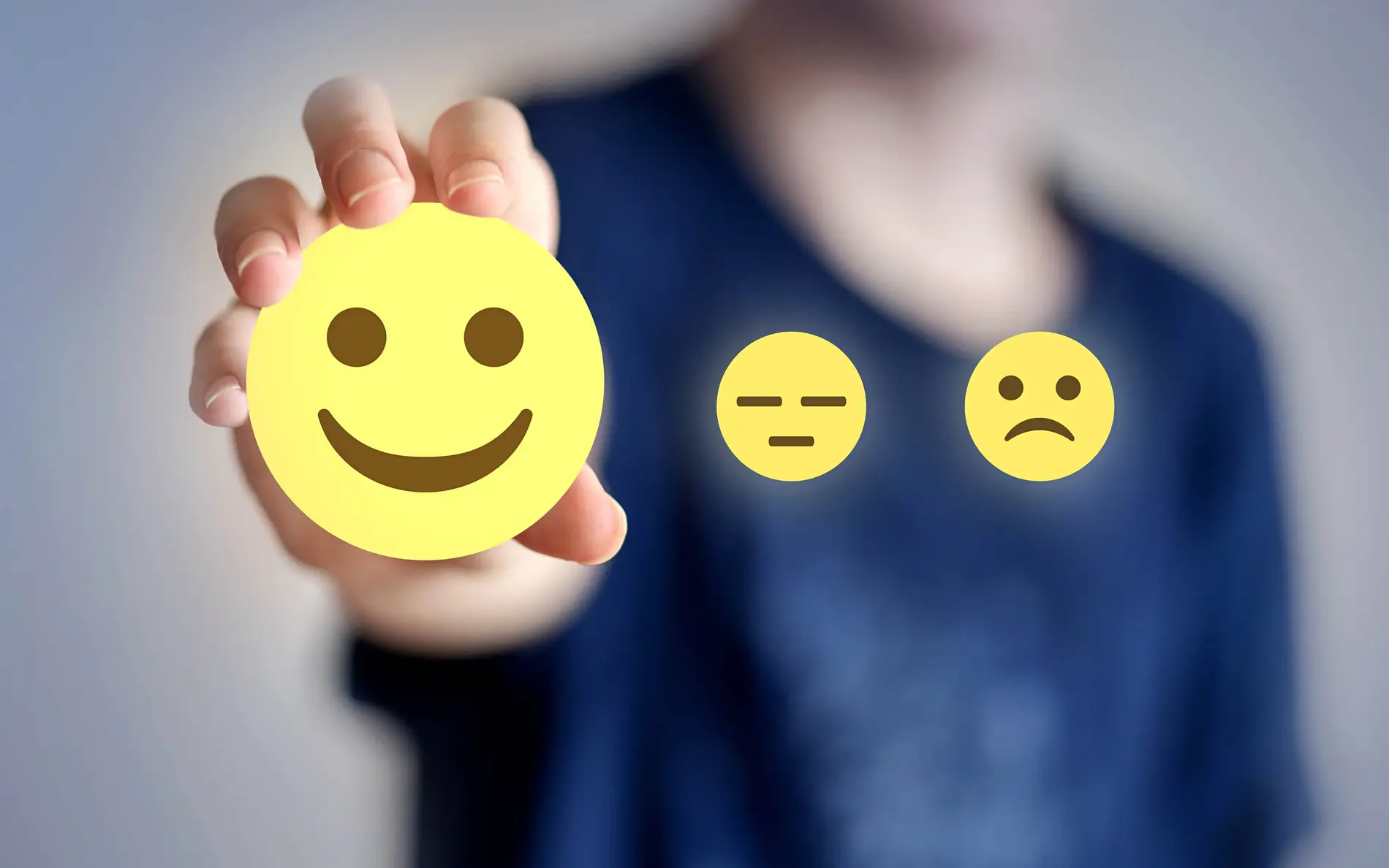 Ein Kunde gibt positives Feedback